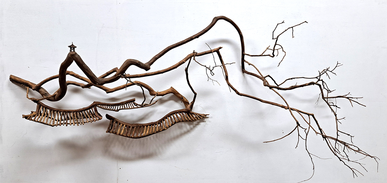 박경식, 나무도 나도 210 x 90 x 50cm, 나무, 벽면설치, 2025