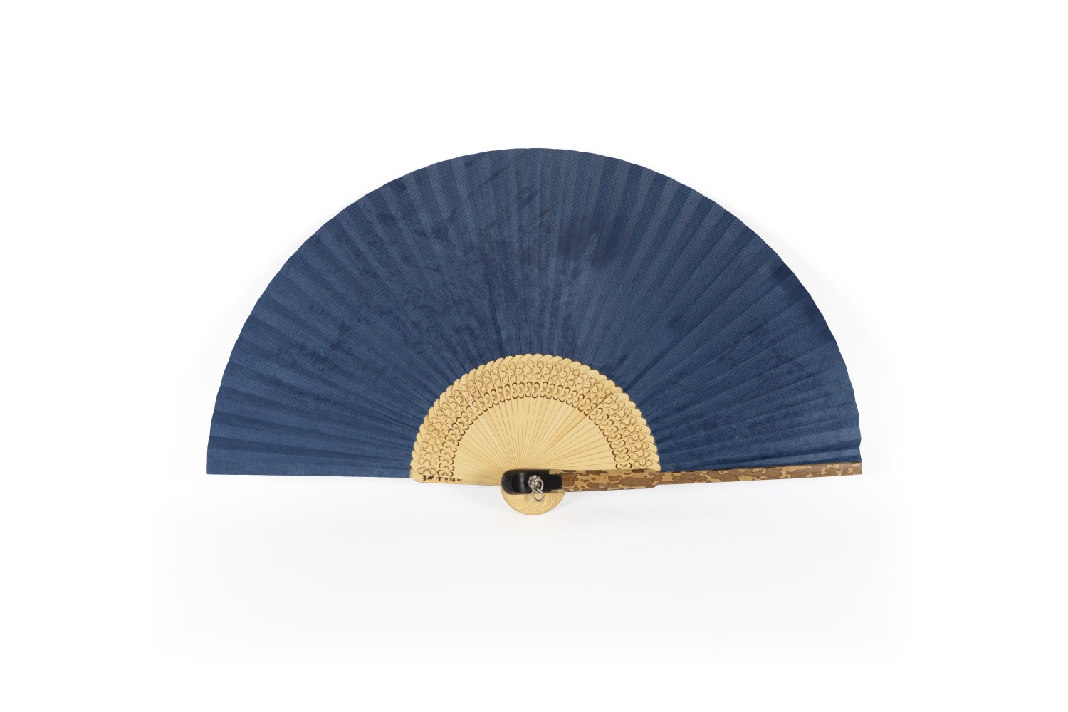 소상반죽선   30 × 55 cmcm, 등-흑단, 사북-백동, 선면지-쪽염색한지