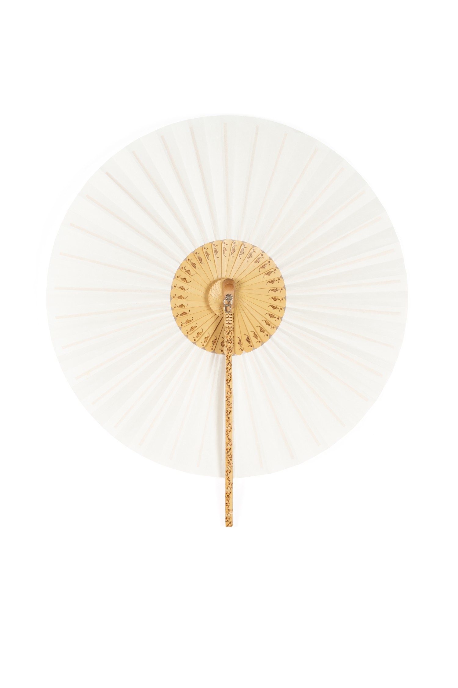 윤선   59 × 50cm, 등_박달나무, 사북_백동, 선면지_전통한지, 낙죽_인두도장: 박쥐문/손낙죽: 매화문