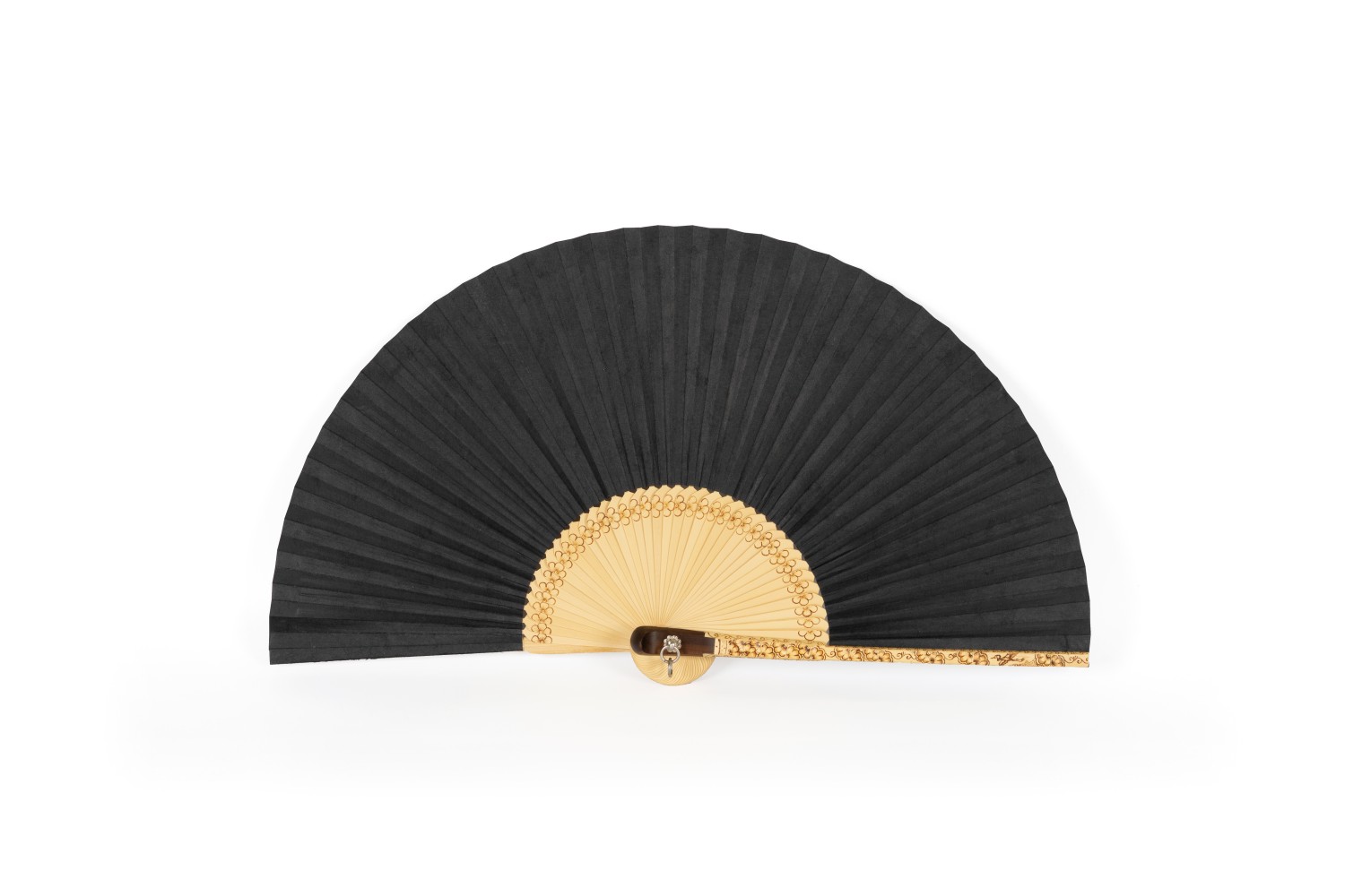 합죽선   30 × 54cm, 등_벽조목, 사북_백동, 선면지_염색한지, 낙죽_손낙죽: 매화문/손낙죽: 매화문, 학